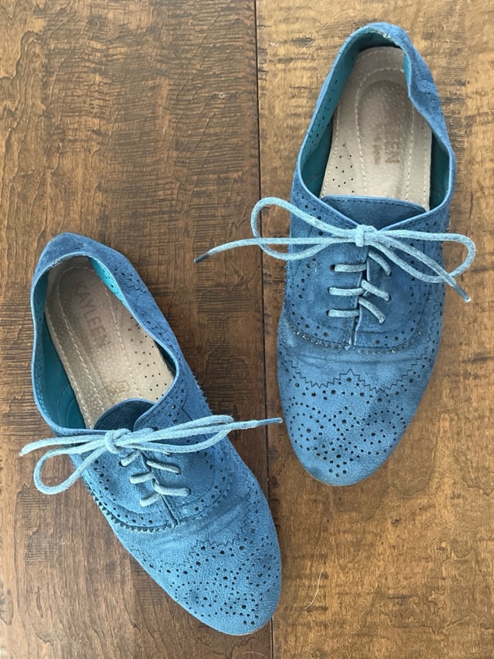 Kayleen blue suede leather retro oxford shoes with perforated design, sz 8